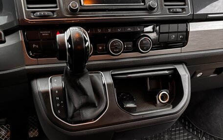 Volkswagen Caravelle T6 рестайлинг, 2018 год, 2 950 000 рублей, 18 фотография