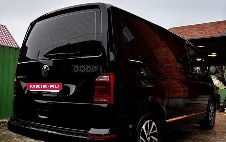 Volkswagen Caravelle T6 рестайлинг, 2018 год, 2 950 000 рублей, 10 фотография