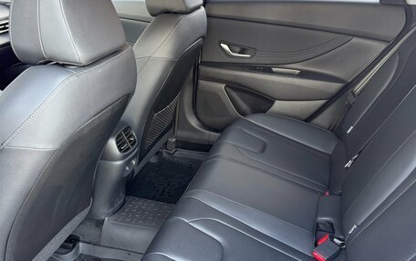 Hyundai Elantra, 2024 год, 2 395 000 рублей, 24 фотография
