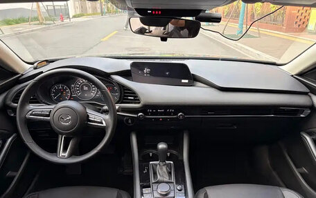 Mazda 3, 2022 год, 1 975 000 рублей, 8 фотография