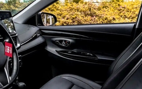 Toyota Yaris XP150 рестайлинг, 2023 год, 1 760 000 рублей, 6 фотография