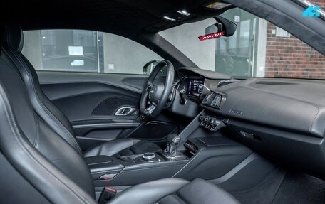 Audi R8, 2019 год, 16 800 000 рублей, 39 фотография