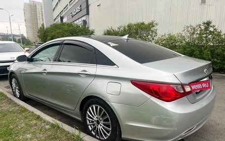 Hyundai Sonata VI, 2011 год, 670 000 рублей, 2 фотография