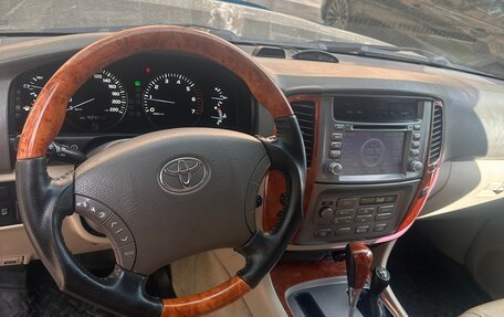 Toyota Land Cruiser 100 рестайлинг 2, 2003 год, 1 600 000 рублей, 10 фотография