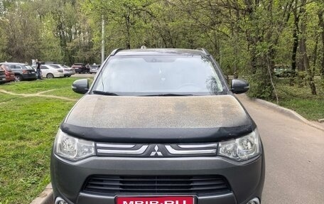 Mitsubishi Outlander III рестайлинг 3, 2013 год, 1 570 000 рублей, 1 фотография