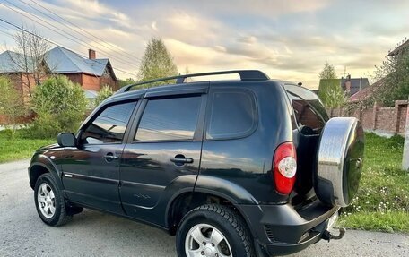 Chevrolet Niva I рестайлинг, 2012 год, 560 000 рублей, 3 фотография