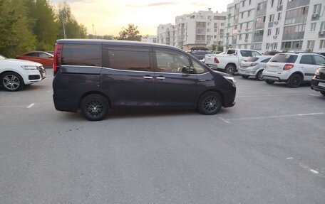 Toyota Esquire I, 2015 год, 1 800 000 рублей, 2 фотография