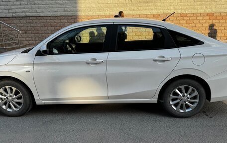 Toyota Yaris XP150 рестайлинг, 2022 год, 2 250 000 рублей, 7 фотография