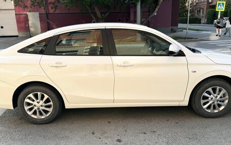 Toyota Yaris XP150 рестайлинг, 2022 год, 2 250 000 рублей, 8 фотография