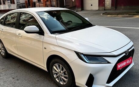 Toyota Yaris XP150 рестайлинг, 2022 год, 2 250 000 рублей, 2 фотография