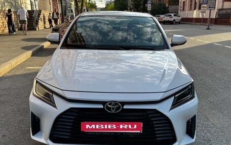 Toyota Yaris XP150 рестайлинг, 2022 год, 2 250 000 рублей, 5 фотография