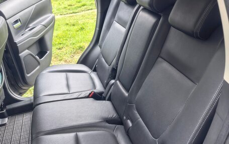Mitsubishi Outlander III рестайлинг 3, 2013 год, 1 570 000 рублей, 8 фотография
