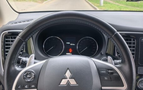 Mitsubishi Outlander III рестайлинг 3, 2013 год, 1 570 000 рублей, 10 фотография