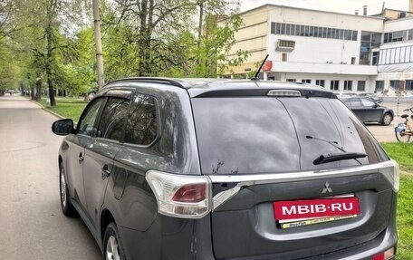 Mitsubishi Outlander III рестайлинг 3, 2013 год, 1 570 000 рублей, 4 фотография