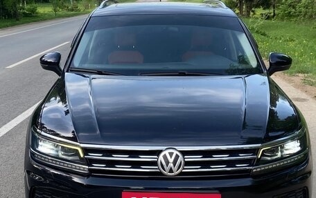 Volkswagen Tiguan II, 2018 год, 2 200 000 рублей, 2 фотография