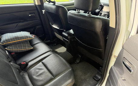 Mitsubishi Outlander III рестайлинг 3, 2014 год, 1 350 000 рублей, 3 фотография