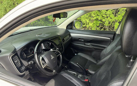 Mitsubishi Outlander III рестайлинг 3, 2014 год, 1 350 000 рублей, 8 фотография