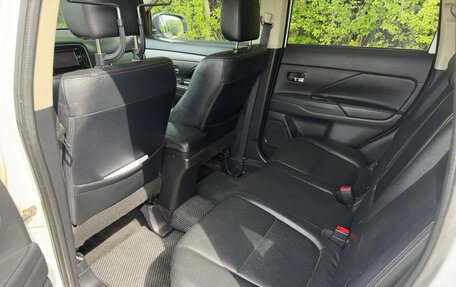 Mitsubishi Outlander III рестайлинг 3, 2014 год, 1 350 000 рублей, 5 фотография