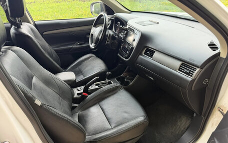 Mitsubishi Outlander III рестайлинг 3, 2014 год, 1 350 000 рублей, 4 фотография