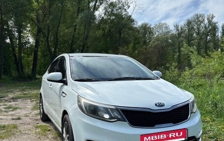 KIA Rio III рестайлинг, 2015 год, 880 000 рублей, 2 фотография