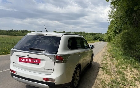 Mitsubishi Outlander III рестайлинг 3, 2014 год, 1 350 000 рублей, 6 фотография