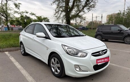 Hyundai Solaris II рестайлинг, 2013 год, 900 000 рублей, 3 фотография