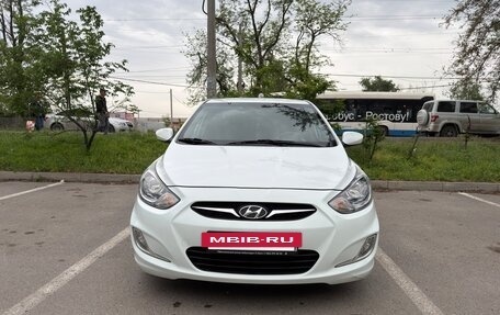 Hyundai Solaris II рестайлинг, 2013 год, 900 000 рублей, 2 фотография