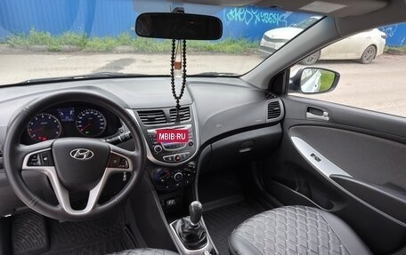 Hyundai Solaris II рестайлинг, 2013 год, 900 000 рублей, 13 фотография