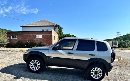 Chevrolet Niva I рестайлинг, 2009 год, 590 000 рублей, 6 фотография
