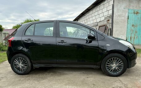 Toyota Yaris III рестайлинг, 2008 год, 670 000 рублей, 2 фотография