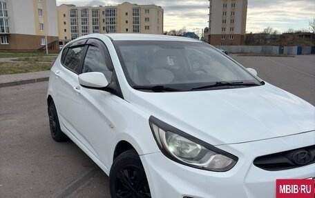 Hyundai Solaris II рестайлинг, 2011 год, 650 000 рублей, 8 фотография