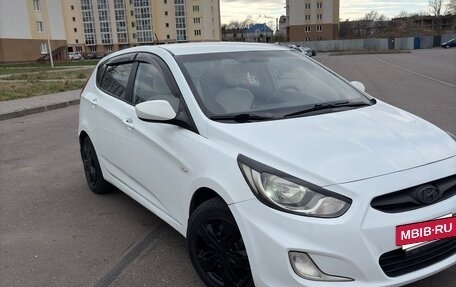 Hyundai Solaris II рестайлинг, 2011 год, 650 000 рублей, 2 фотография