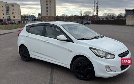 Hyundai Solaris II рестайлинг, 2011 год, 650 000 рублей, 3 фотография