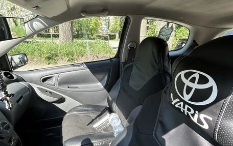 Toyota Yaris I рестайлинг, 2002 год, 700 000 рублей, 8 фотография