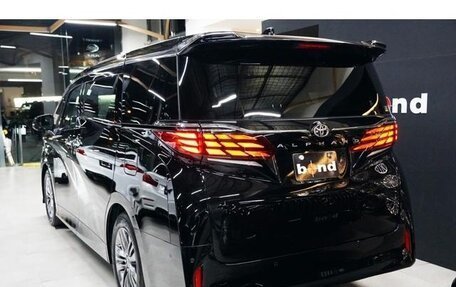 Toyota Alphard, 2026 год, 7 300 000 рублей, 10 фотография