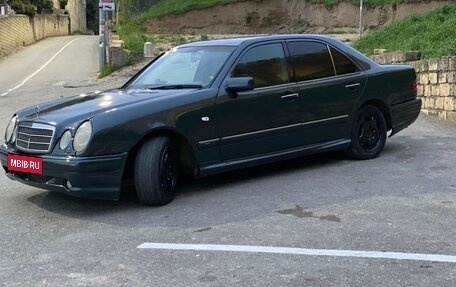 Mercedes-Benz E-Класс, 1996 год, 440 000 рублей, 1 фотография