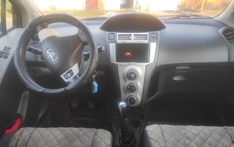 Toyota Yaris III рестайлинг, 2006 год, 450 000 рублей, 11 фотография