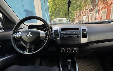 Mitsubishi Outlander III рестайлинг 3, 2008 год, 990 000 рублей, 9 фотография