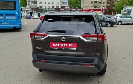Toyota RAV4, 2019 год, 3 200 000 рублей, 6 фотография