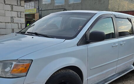 Dodge Caravan V, 2010 год, 1 000 000 рублей, 3 фотография