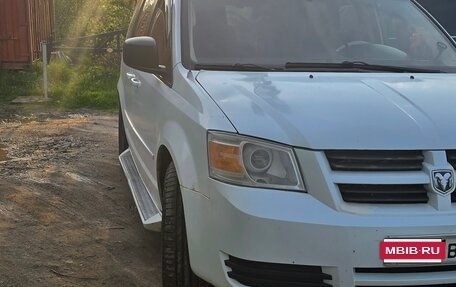 Dodge Caravan V, 2010 год, 1 000 000 рублей, 2 фотография