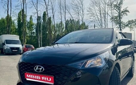 Hyundai Solaris II рестайлинг, 2021 год, 1 599 000 рублей, 2 фотография