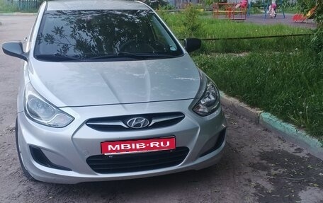 Hyundai Solaris II рестайлинг, 2011 год, 670 000 рублей, 1 фотография