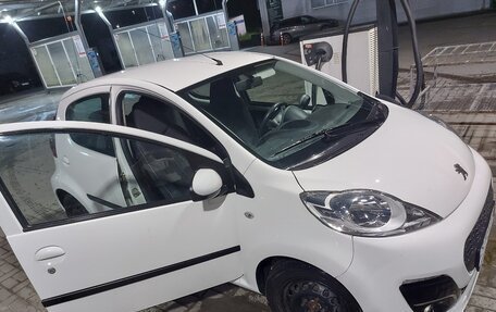 Peugeot 107 I рестайлинг, 2013 год, 600 000 рублей, 1 фотография