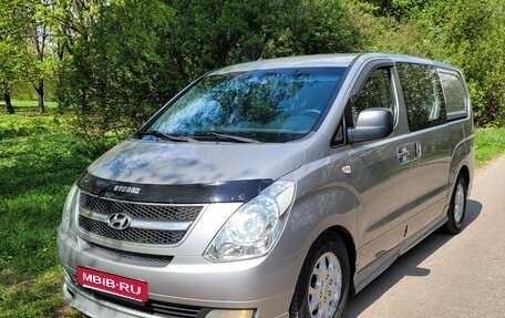 Hyundai Grand Starex Grand Starex I рестайлинг 2, 2011 год, 1 050 000 рублей, 2 фотография