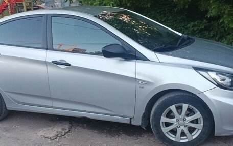 Hyundai Solaris II рестайлинг, 2011 год, 670 000 рублей, 4 фотография
