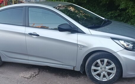 Hyundai Solaris II рестайлинг, 2011 год, 670 000 рублей, 6 фотография
