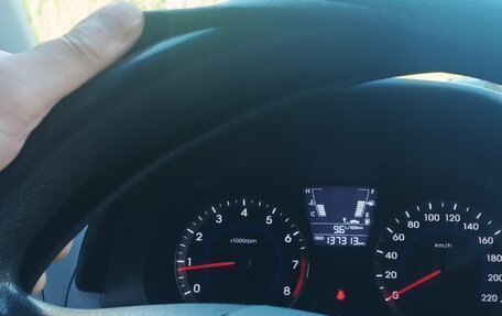 Hyundai Solaris II рестайлинг, 2011 год, 670 000 рублей, 5 фотография