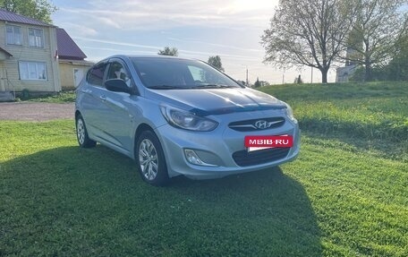 Hyundai Solaris II рестайлинг, 2012 год, 750 000 рублей, 5 фотография