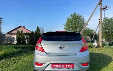 Hyundai Solaris II рестайлинг, 2012 год, 750 000 рублей, 3 фотография